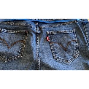 Levi's womens Blue Jeans Red Tag size 10 32 length